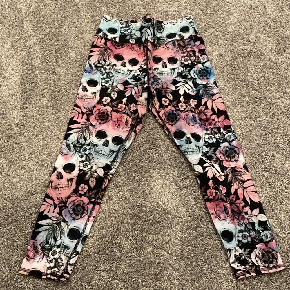 Evolution & Creation Skull Leggings/ Workout Pants Size: L